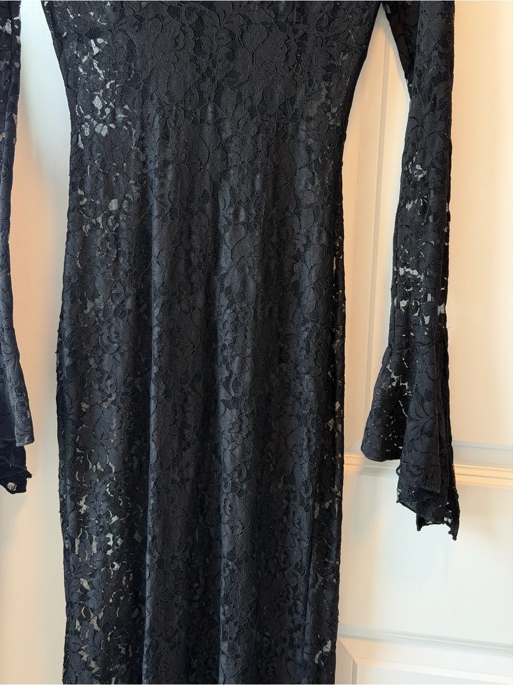 Black Lace Long-Sleeve Maxi Dress - Picture 6 of 8